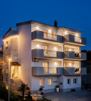 Apartments Kolovrat  Подстрана